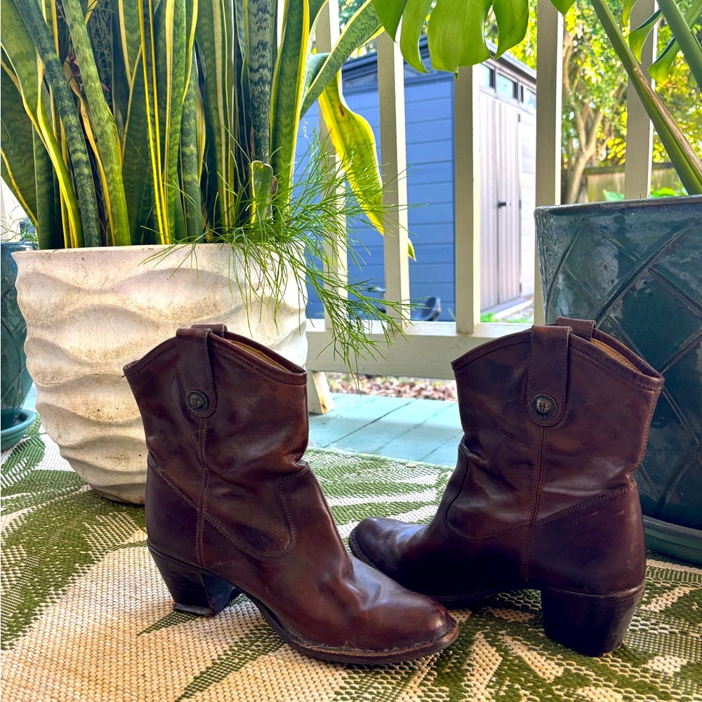 Frye Women’s Jackie Brown Leather Block Heel Booties size 8